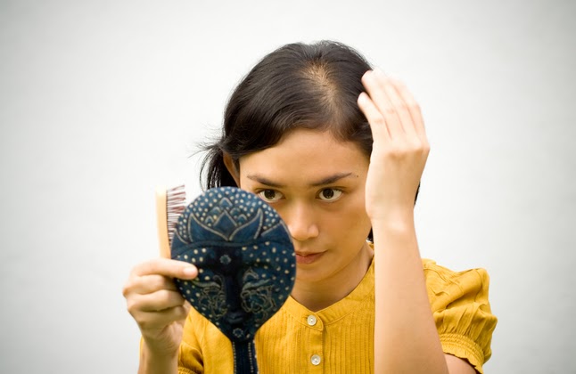 Merelta Women hair loss. Root Renewal serum regenerates and grows thicker hair 